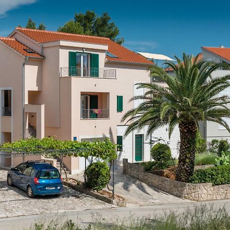 Apartments Seric Vrboska Eksteriør billede