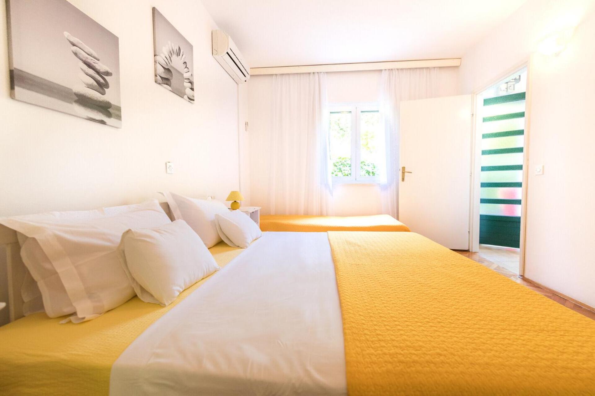 Apartments Seric Vrboska Eksteriør billede